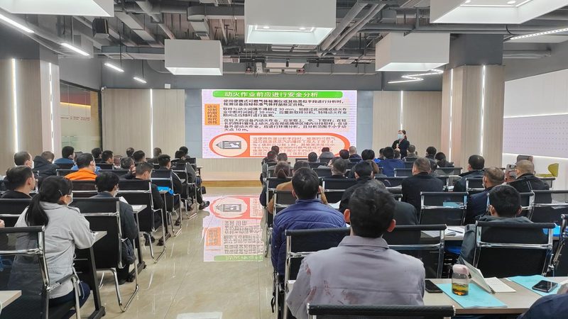 学历提升费用主要由以下几部分构成：
